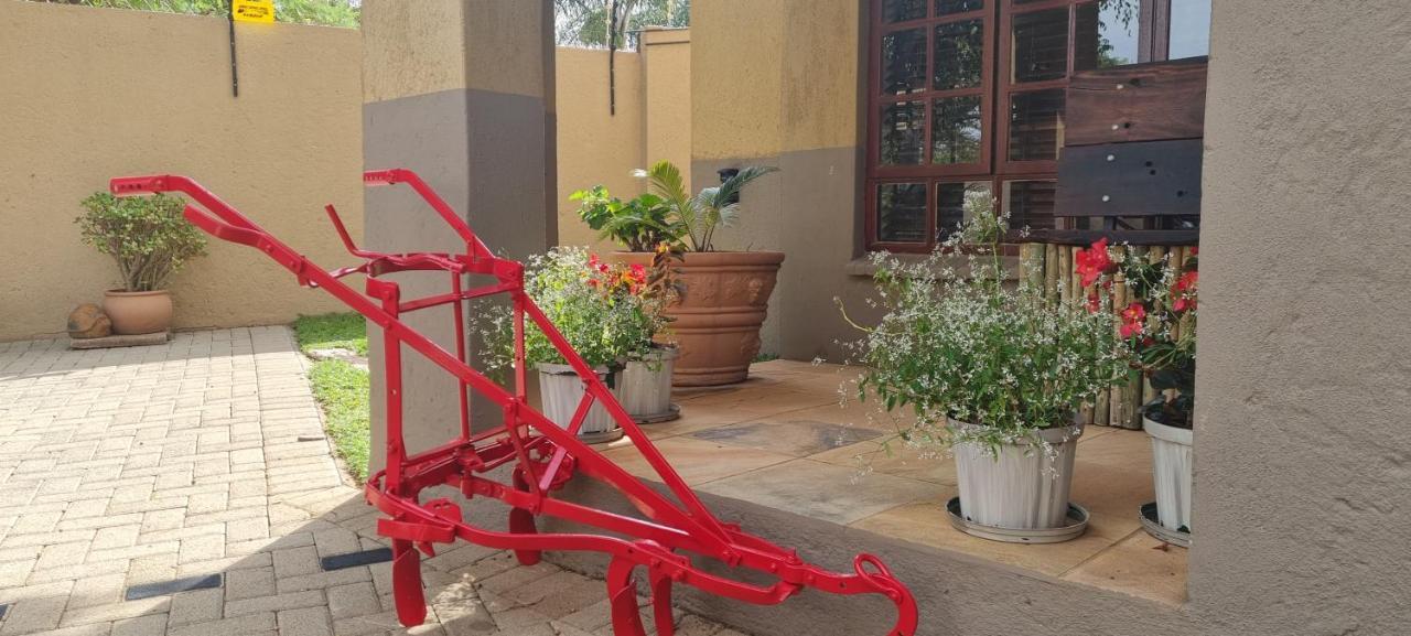 The Leopard Tree Bed and Breakfast Polokwane Exteriör bild