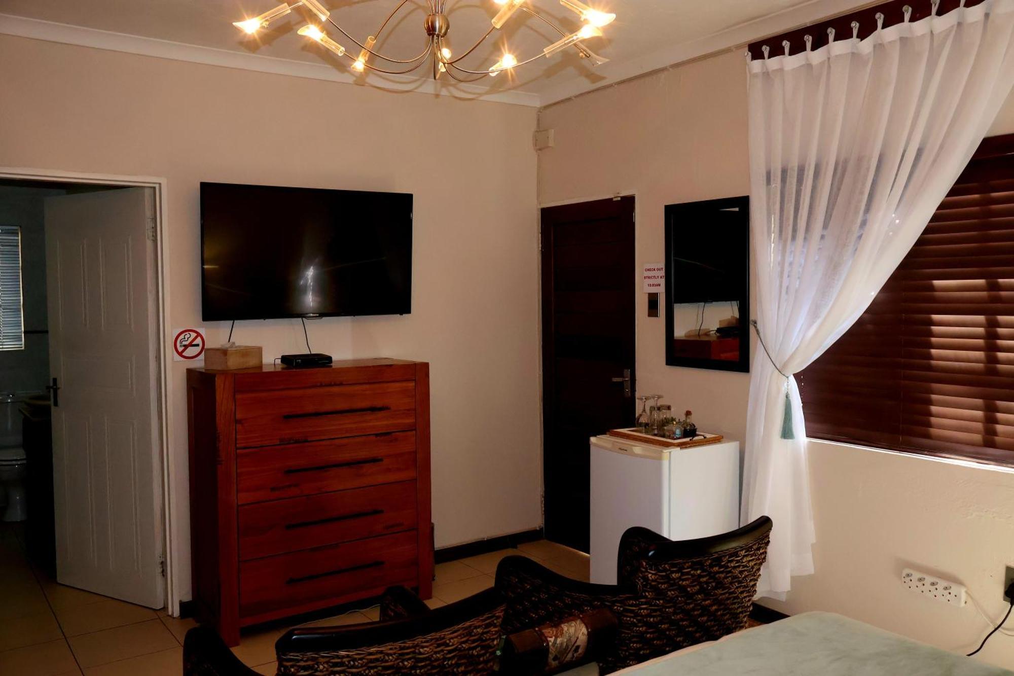 The Leopard Tree Bed and Breakfast Polokwane Exteriör bild